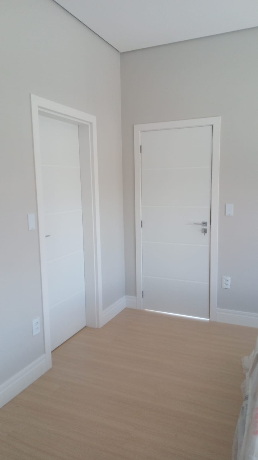Kit porta pronta com acabamento branco
